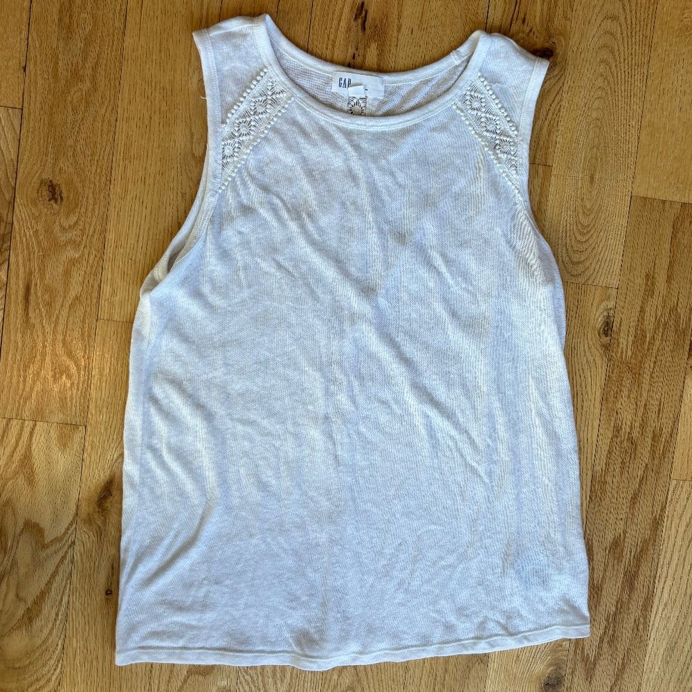Gap White Tank w Lace
